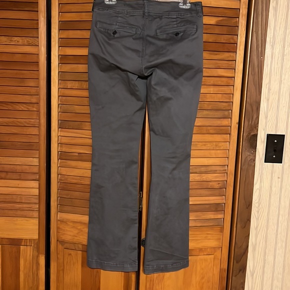 American Eagle dark gray slacks. Size: 6 - Picture 2 of 4